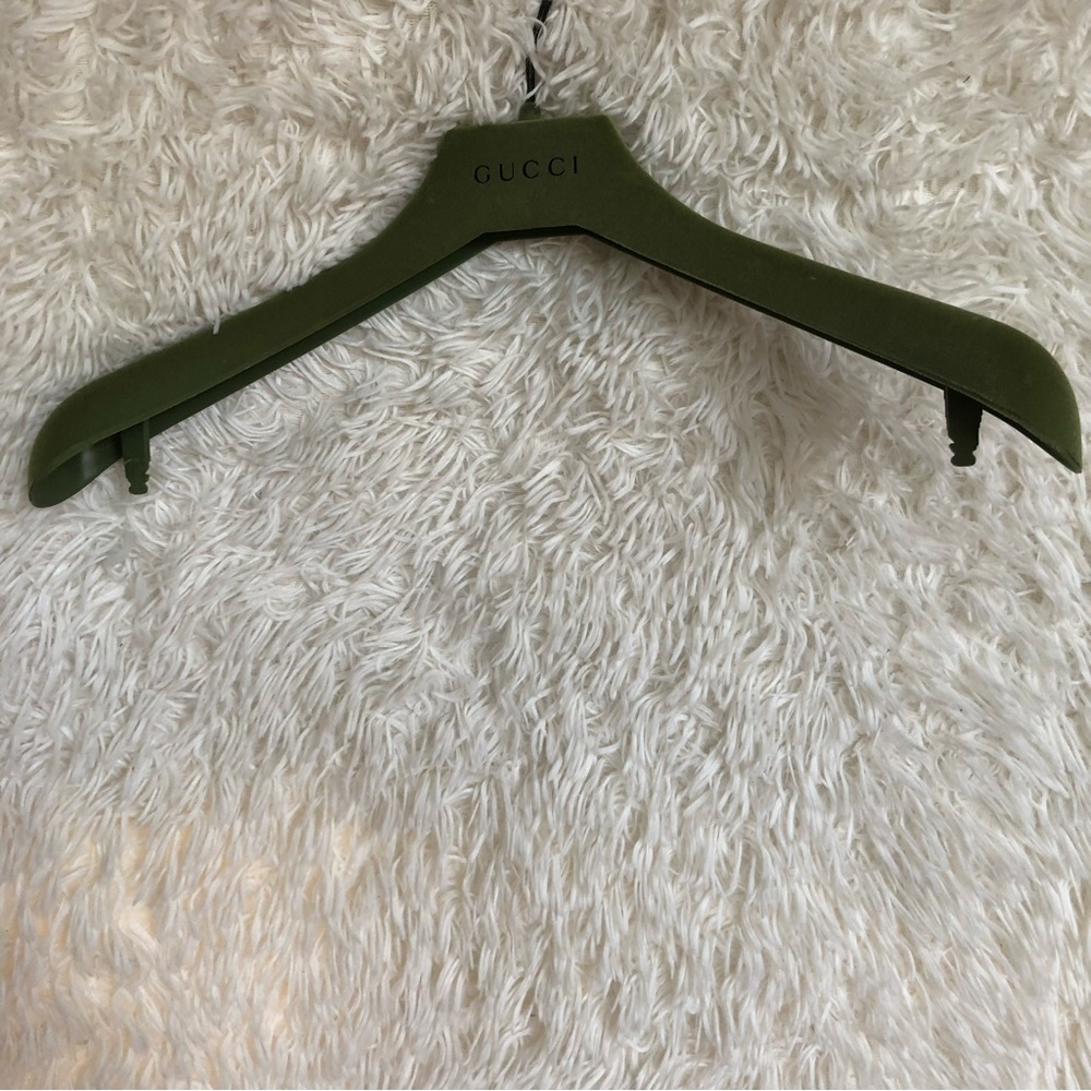 Authentic Gucci Green Velvet Hangers - Picture 2 of 4